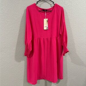 Chic Fuchsia Dress with Flowy Sleeves